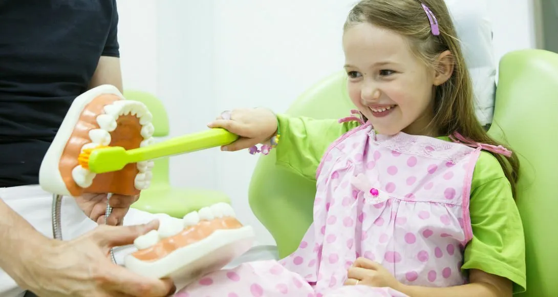 https://decare.ie/wp-content/uploads/2024/03/Childs-healthy-teeth.webp
